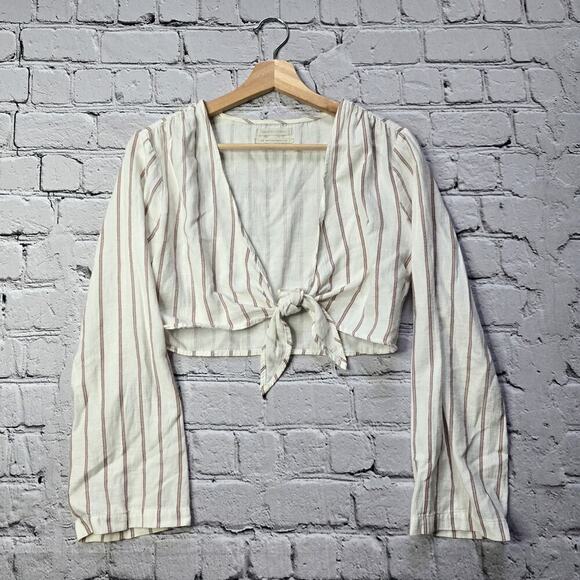 Urban Outfitters Cotton Blend Bell Sleeve Tie Front Crop Top Size Small - Picture 1 of 9